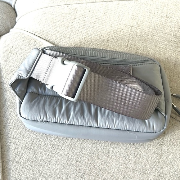 NWT Lululemon Everywhere Wunder Puff Belt Bag - Picture 9 of 11